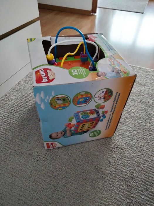 Cubo-tapete de atividades