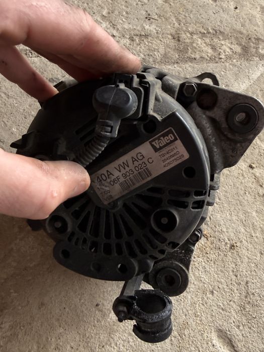 Alternator nowy szczotkotrzymacz  1.9Tdi