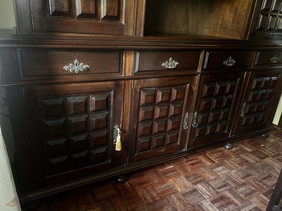 Louceiro antigo de boa madeira