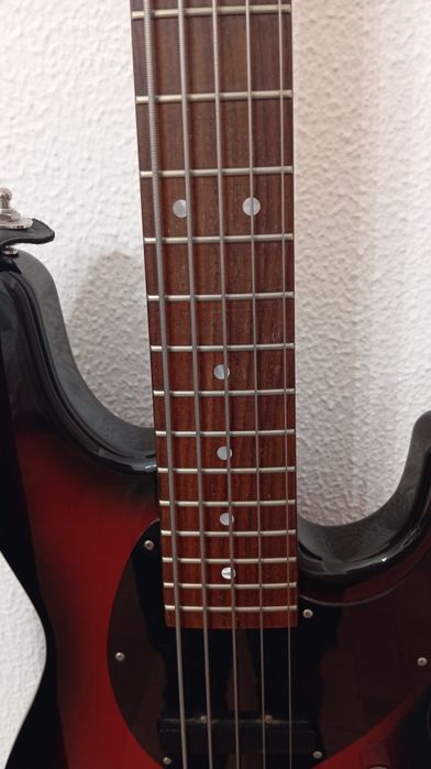Baixo elétrico 5 cordas Hamer Cruise Bass