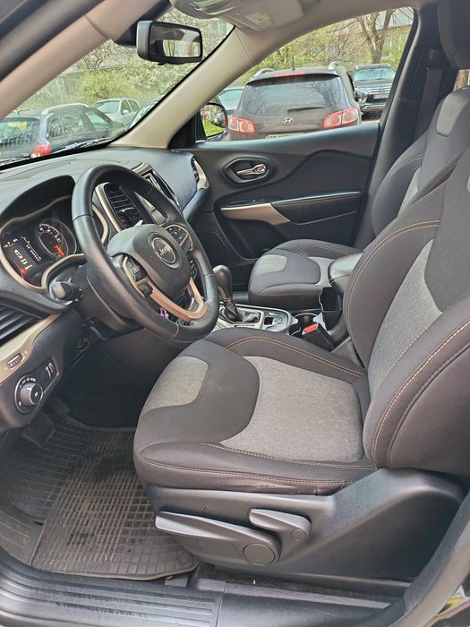 Продам Jeep Cherokee