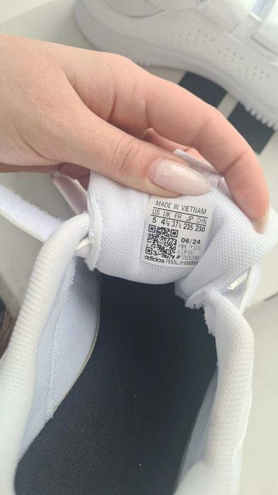 Кросівки adidas нові оригінальні