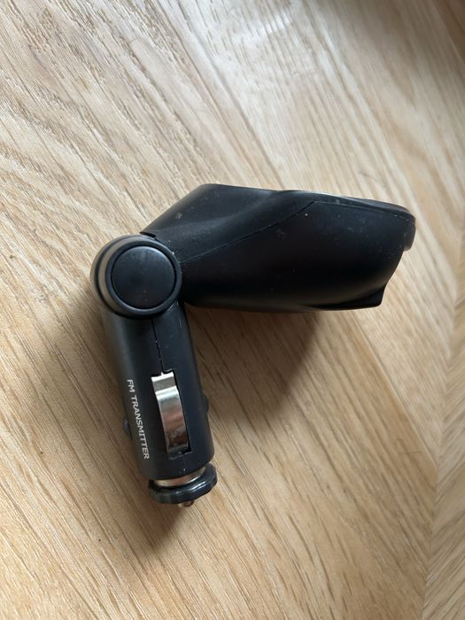Modulator FM MP3 eCom – odtwarzanie muzyki z USB/SD/MMC w samochodzie