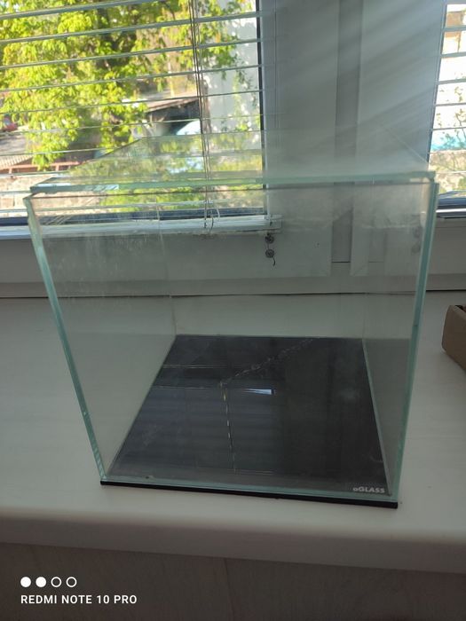 Скляний акваріум