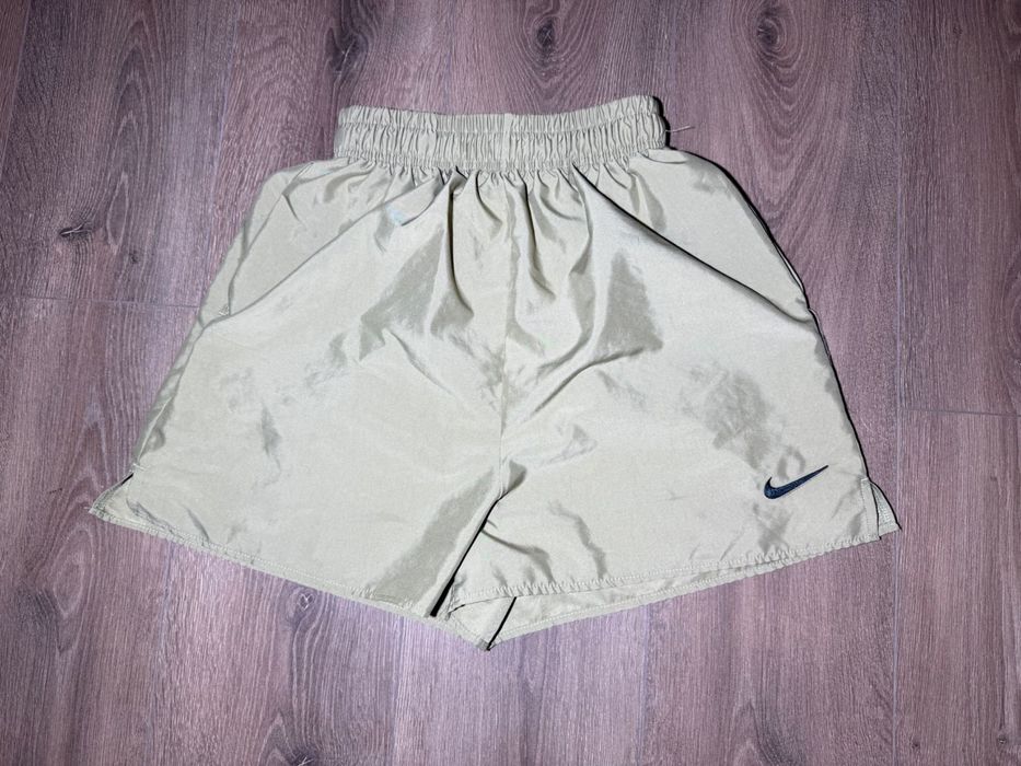 Підліткові спортивні шорти Nike кольору хакі для бігу, тренувань