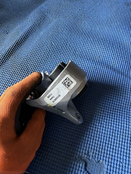 Подушка мотора Tesla model S