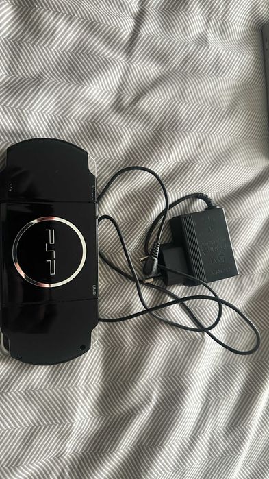 PSP Sony (PSP-3000) + carregador original – bateria nova instalada