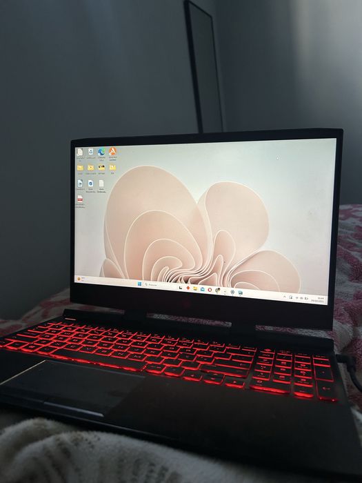 HP OMEN 15 (i5-8300H/8GB RAM), formatted, with charger and carrying case64737752285570120