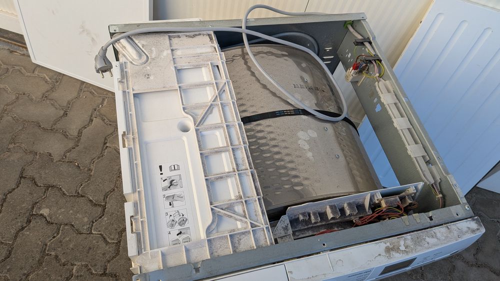 Máquina de secar roupa Siemens com avaria