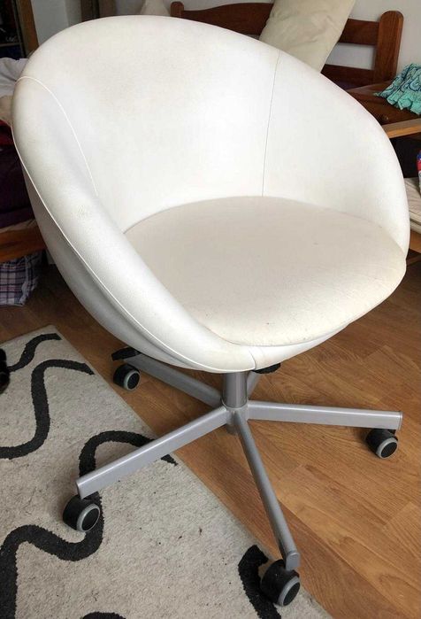 Cadeira IKEA modelo SKRUVSTA