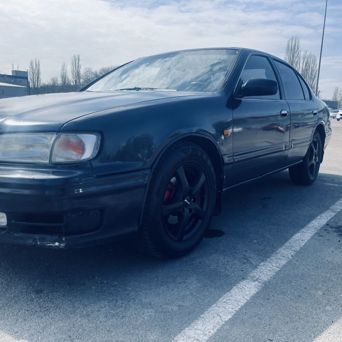 Авто нісан максіма