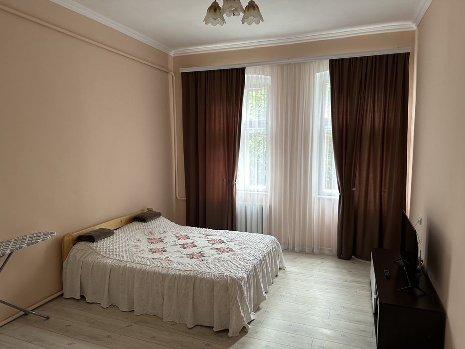 Подобово 1 кімнатна квартира в  центрі  -вул. О. Кобилянської,