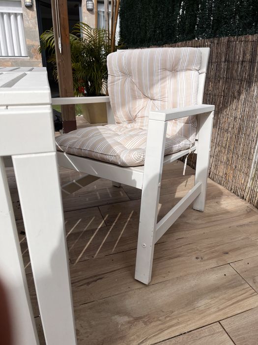 Mesa de jardim e 5 cadeiras