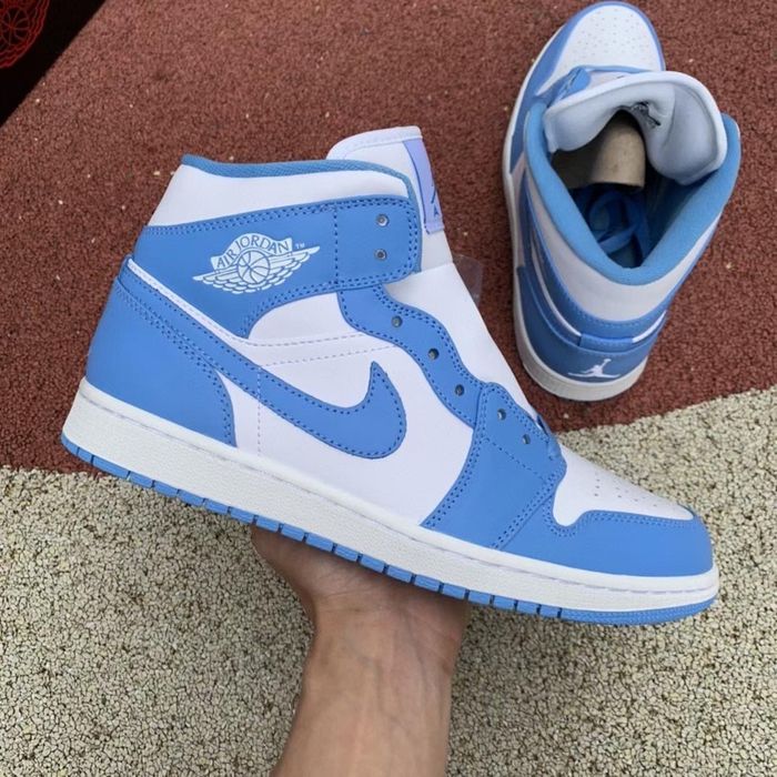 nike air jordan mid unc