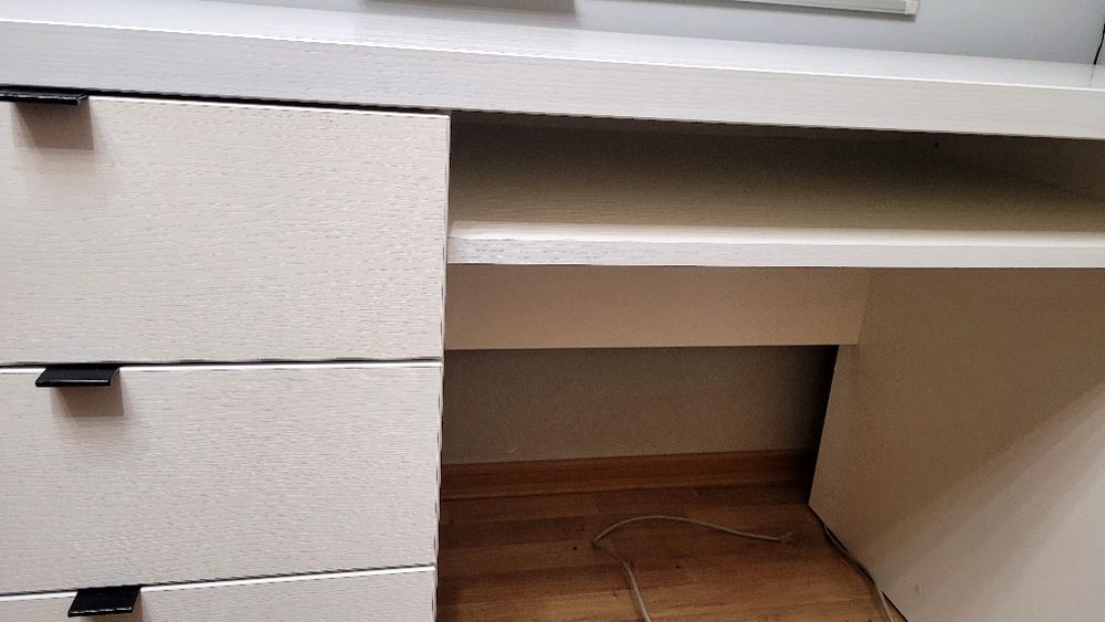 Białe biurko, solidne,  nie Ikea