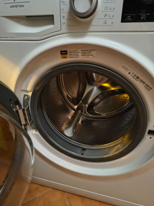 Máquina de lavar Hotpoint 8KG  – AINDA NA GARANTIA! COMO NOVA