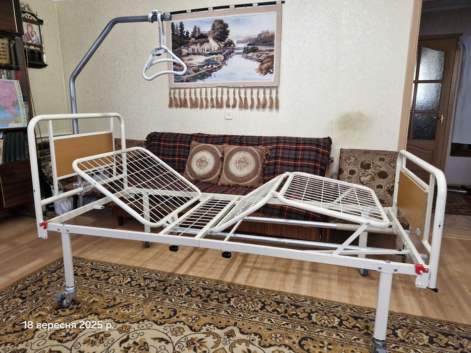Ліжко медичне з матрацамими