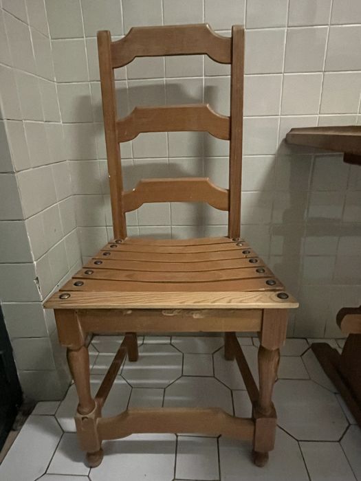 Mesa e 4 cadeiras pinho