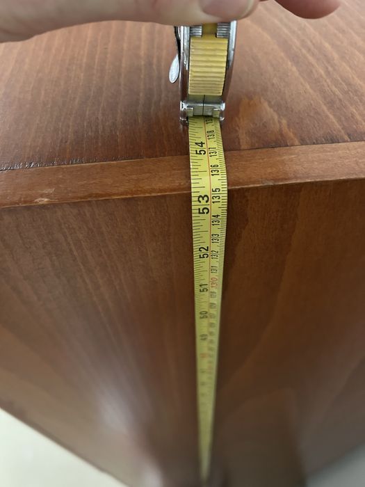 Movel com portas e prateleiras em Faia
