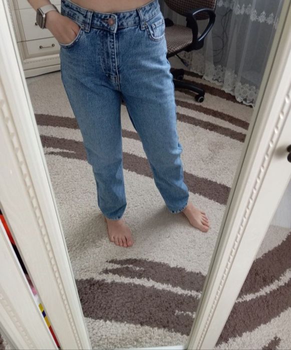 Жіночі джинси мом світло-синього кольору розмір 44 фірми Mikaletta