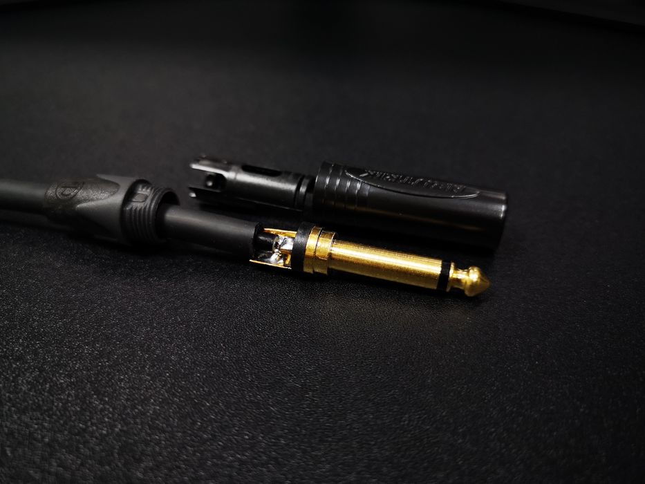 Кабель для електрогітари KLOTZ AC110 та NEUTRIK NP-2XB (чорний/золото)