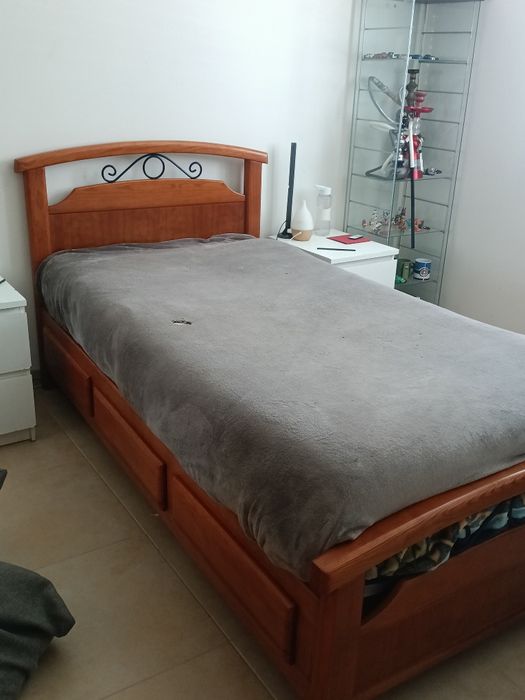 Cama de solteiro cerejeira