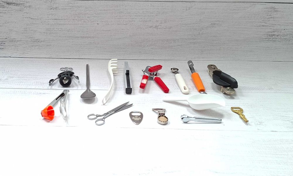 Zestaw Komplet przyborów akcesoriów kuchennych Sztućce Otwieracz 15 el