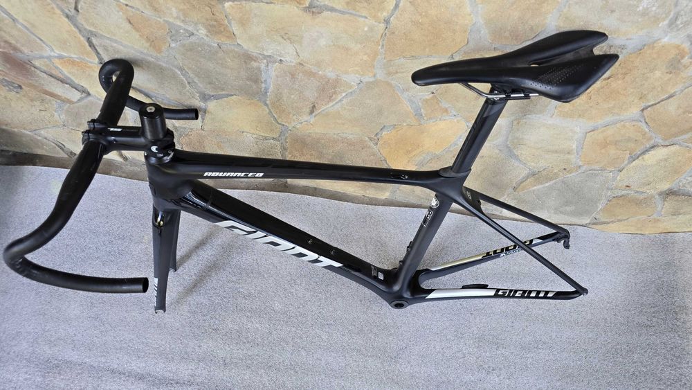 Карбонова шосейна рама Giant TCR