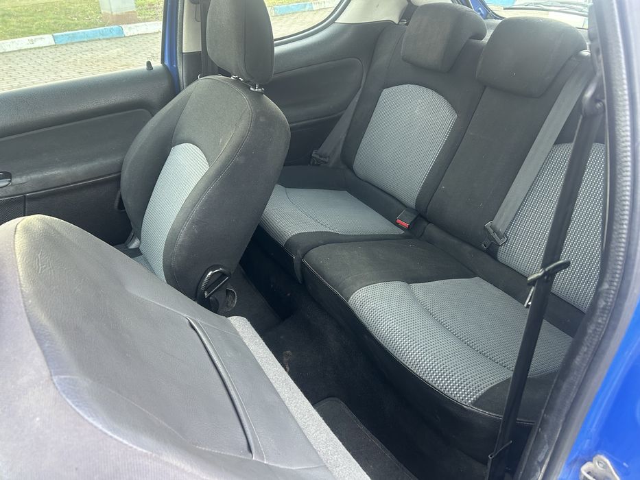 Автомобіль peugeot 206