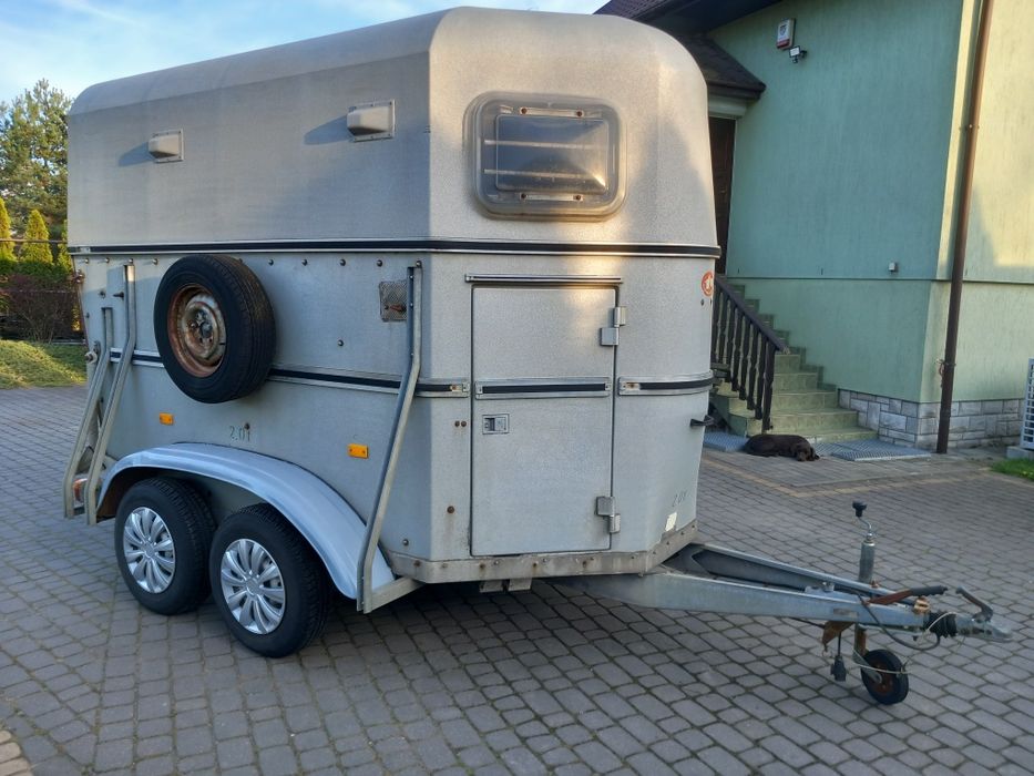 Przyczepa do przewozu koni