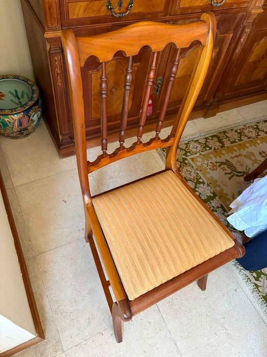 Mobilia casa de jantar mogno