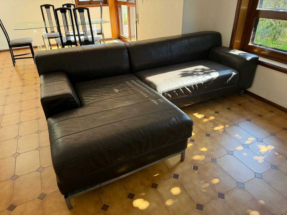 Sofá em pele com chaise longue