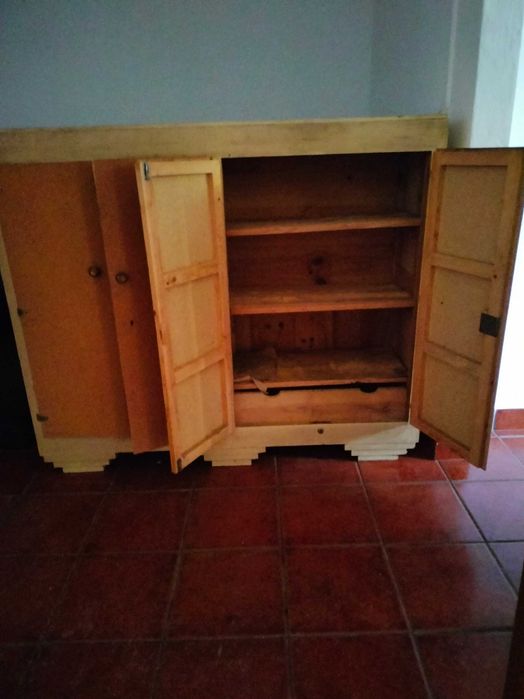 Móveis muito antigos