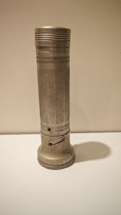 Aluminiowa latarka z czasów PRL