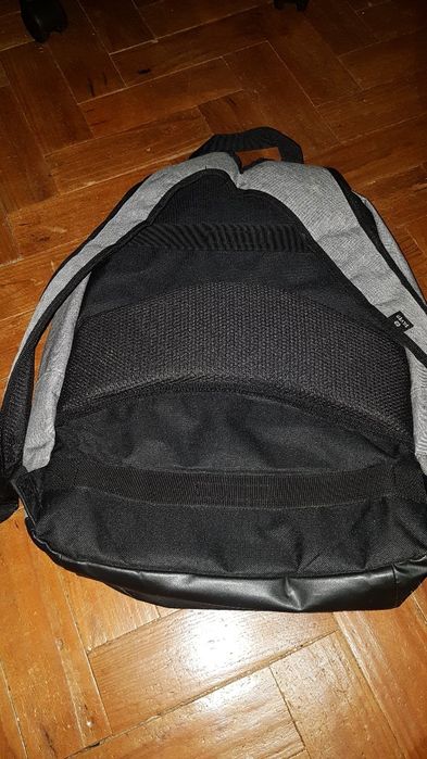 Mochila Cinzenta Nova
