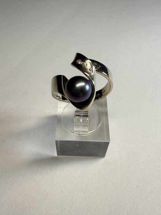 Каблучка з білого золота та діамантами Кольцо колечко белое золото