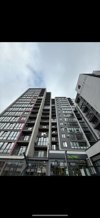 Простора 3-кімнатна квартира в Resident Hall