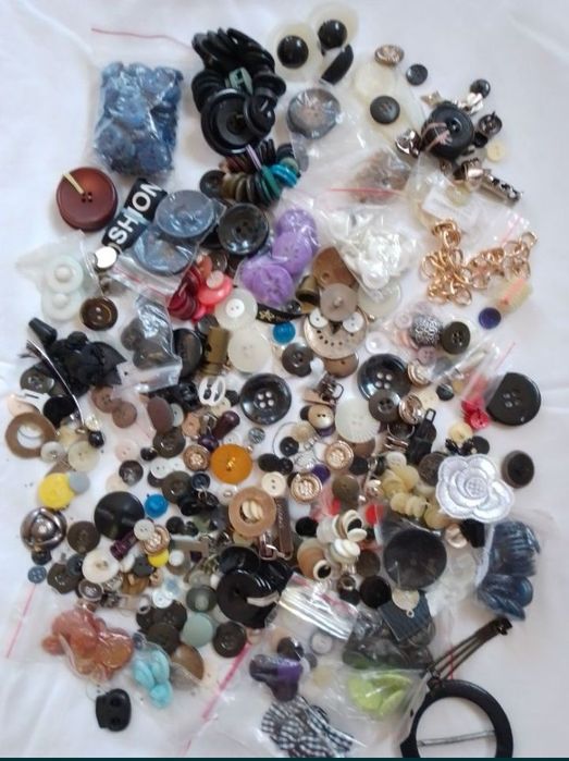 Пувички гудзики пуговицы 300 грн.за всі, що є різні кольори і розміри