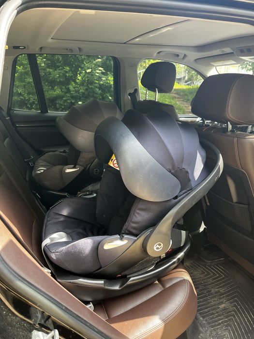 Автокрісло (переноска) Cybex Cloud Q з базою Isofix