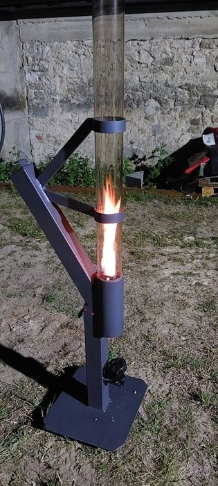 Piecyk rakietowy z rura szklana