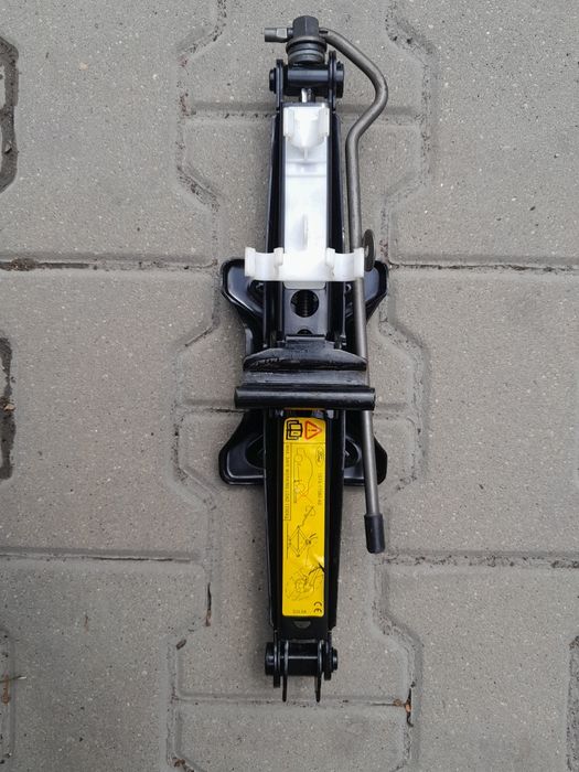 Домкрати: WV.ford. пежо, рено, лексус,сітроєн, ауді, опель,авео,шкода.