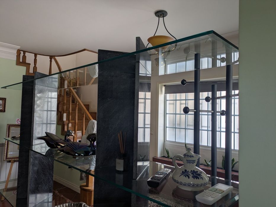 Estante em vidro por módulos