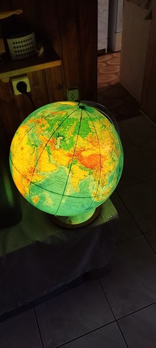 Sprzedam globus podświetlany