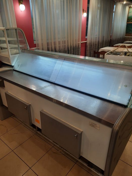 Продам холодильну вітрину