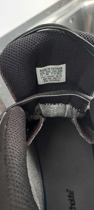 Calçado de caminhada ao ar livre