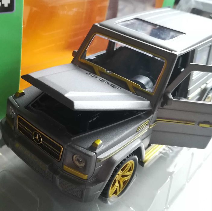 Мерседес Гелик металл, 15 см, все  открывается, свет, звук