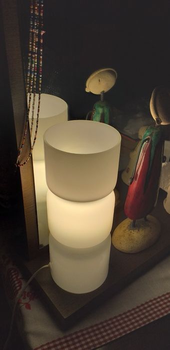 Szklana lampa stołowa