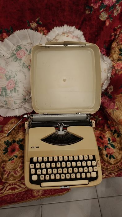 Máquina escrever vintage Oliva
