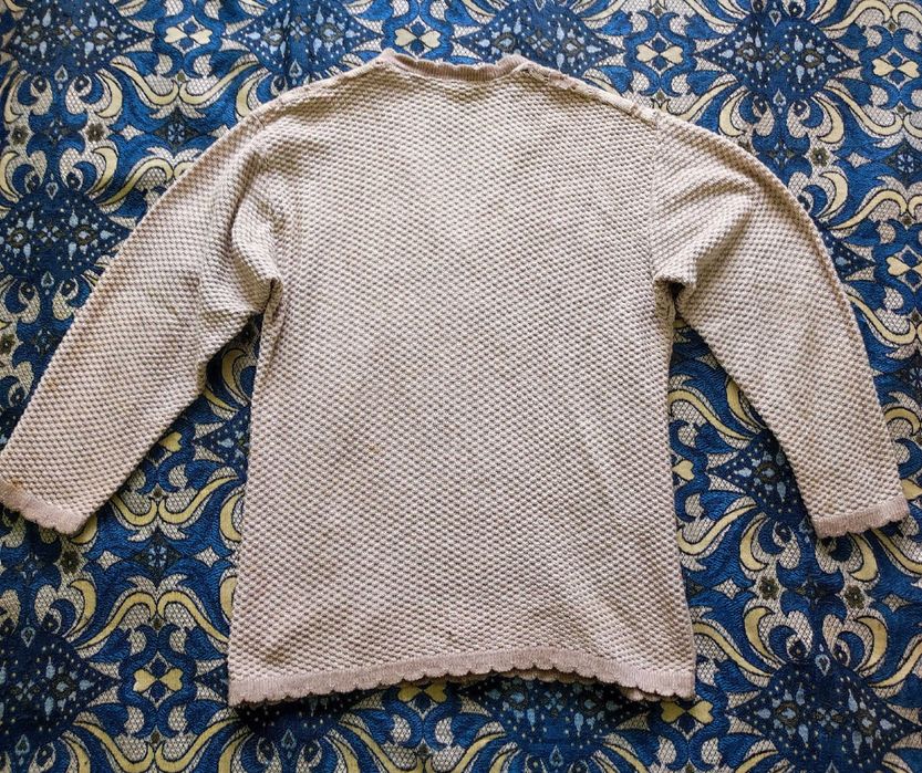 Damski sweterek zapinany – ażurowy, klasyczny styl, beż