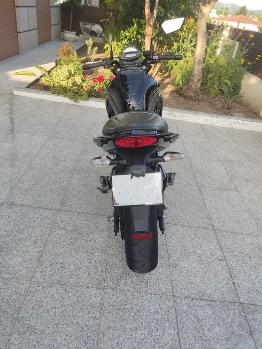 Kawasaki ER-6n 650cc – 2011 – Apenas 8.000 km